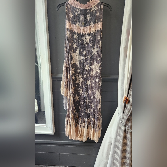 Origami Star Print Tulle & Lace Vest - Picture 9 of 11